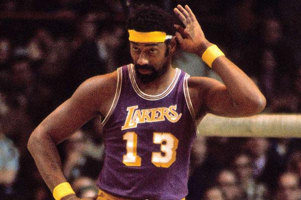 篮球湖人核心球员训练后状态良好