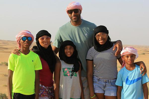 詹姆斯关键三分绝杀