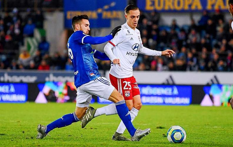 赵丽娜：走了70所学校，女孩踢球屈指可数；想让女孩踢球普及