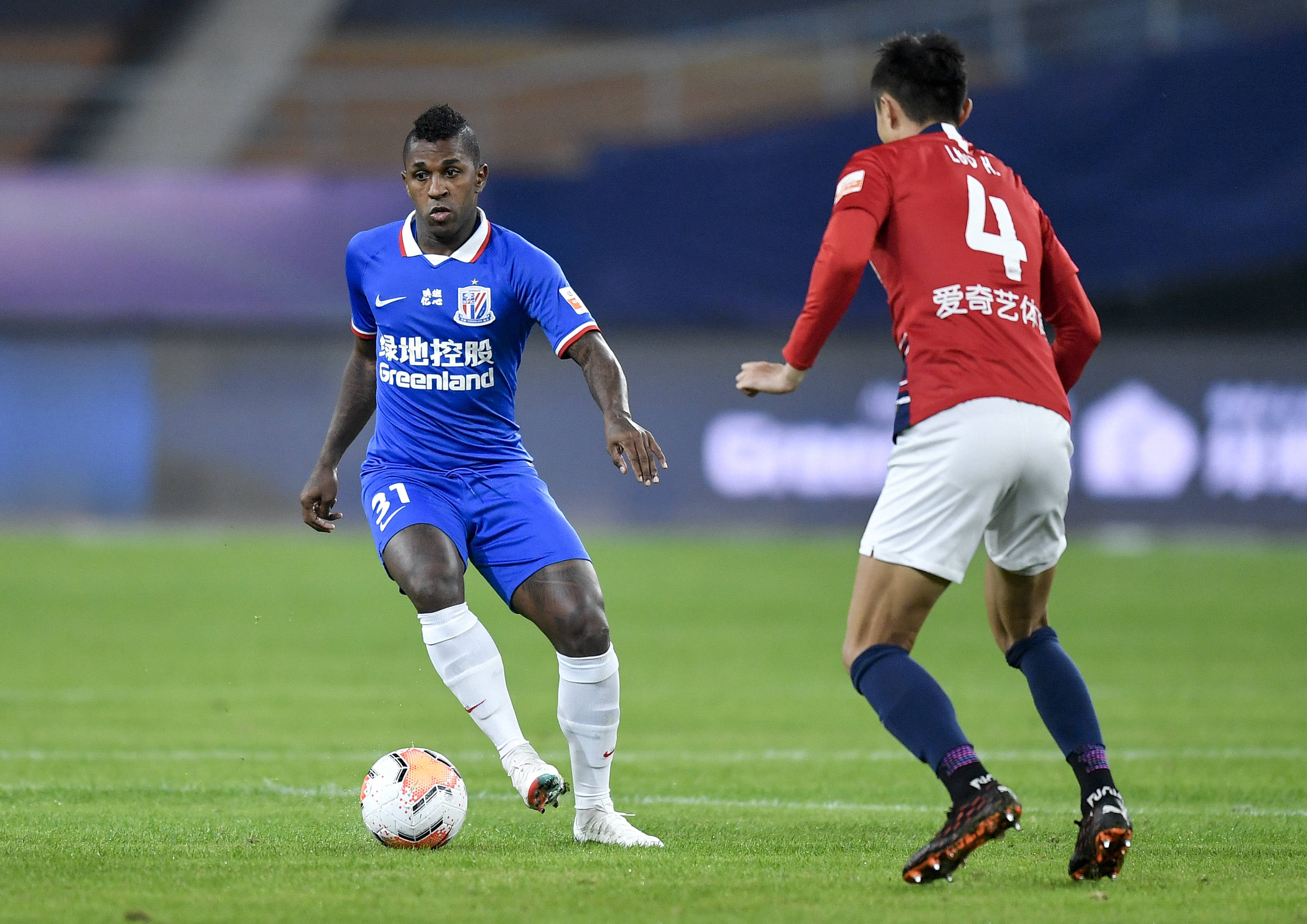 阮奇龙庆祝冲超：美好的一个赛季，一起期待2026新的挑战