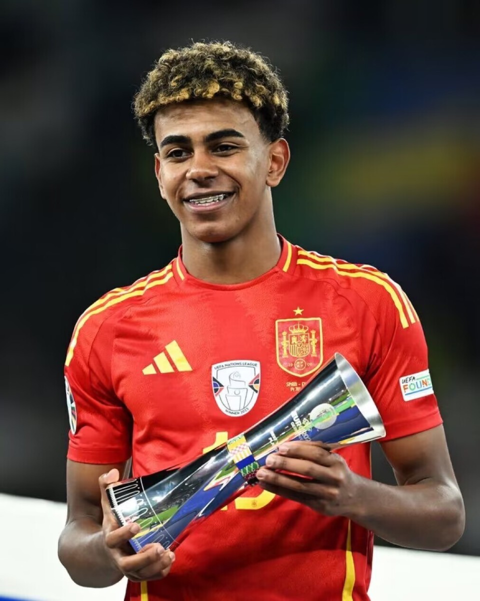 两人传接球，第三人要动 国际米兰这场比赛中有大量的“第三人动” 战术视角