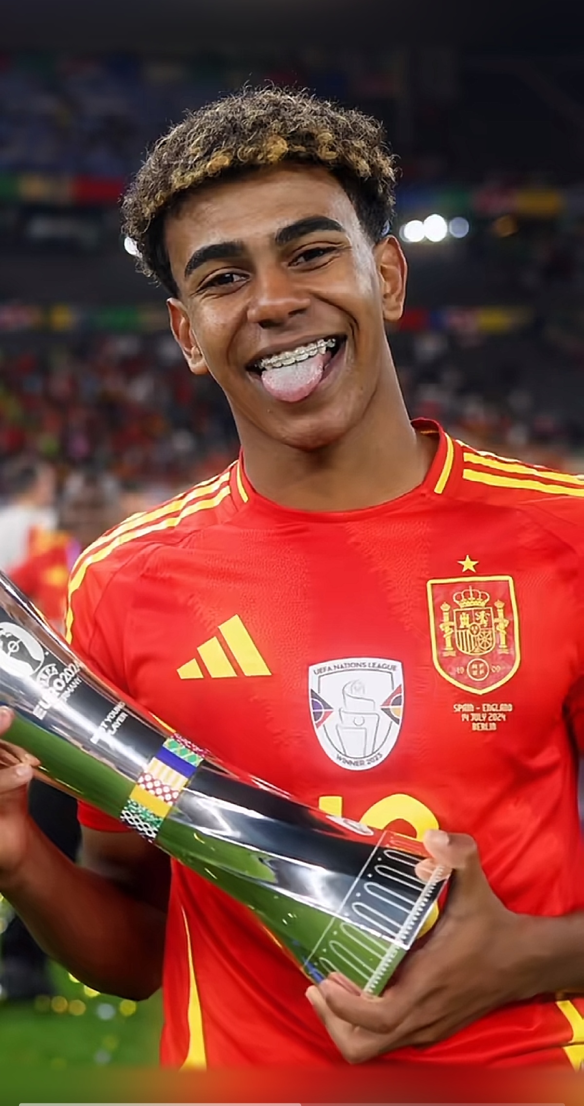 威少成为历史上连续3场砍25分+5板+5助年纪最大的控卫