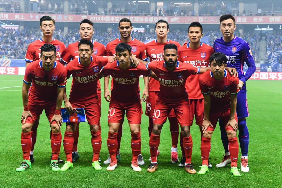 29岁法国女子网球名将转行当“网红模特”，曾因隆胸惹争议