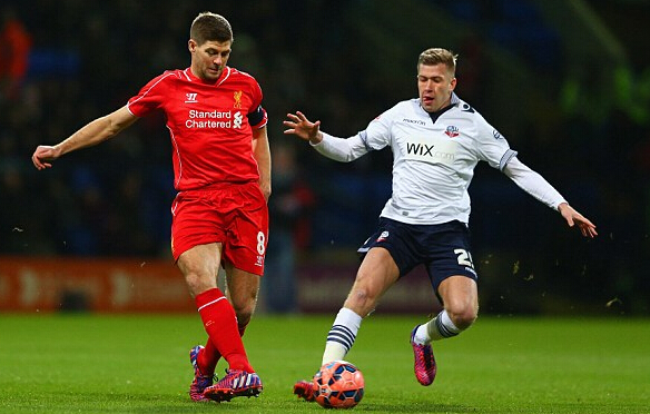 表达崇高敬意，重庆铜梁龙向李章洙赠送冲超纪念球衣