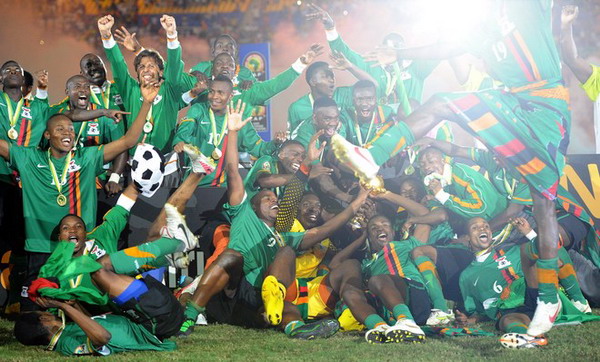 布莱顿发布三笘薰手持二战时日本侵略者照片的图片，如今已删除道歉但限制评论