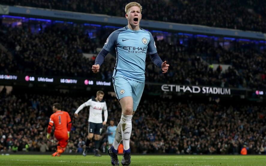 库里发布圣诞庆祝短片，穿的还是UA鞋