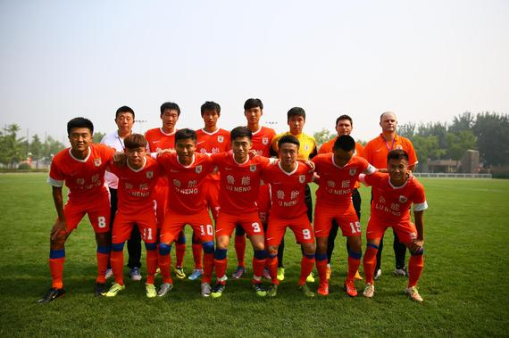 技惊四座，麦克托米奈开场3分钟为苏格兰打入一粒精彩的倒钩